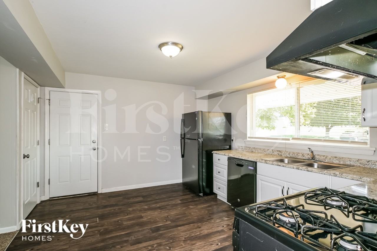 4147 Garvey Dr - Photo 5 of 16