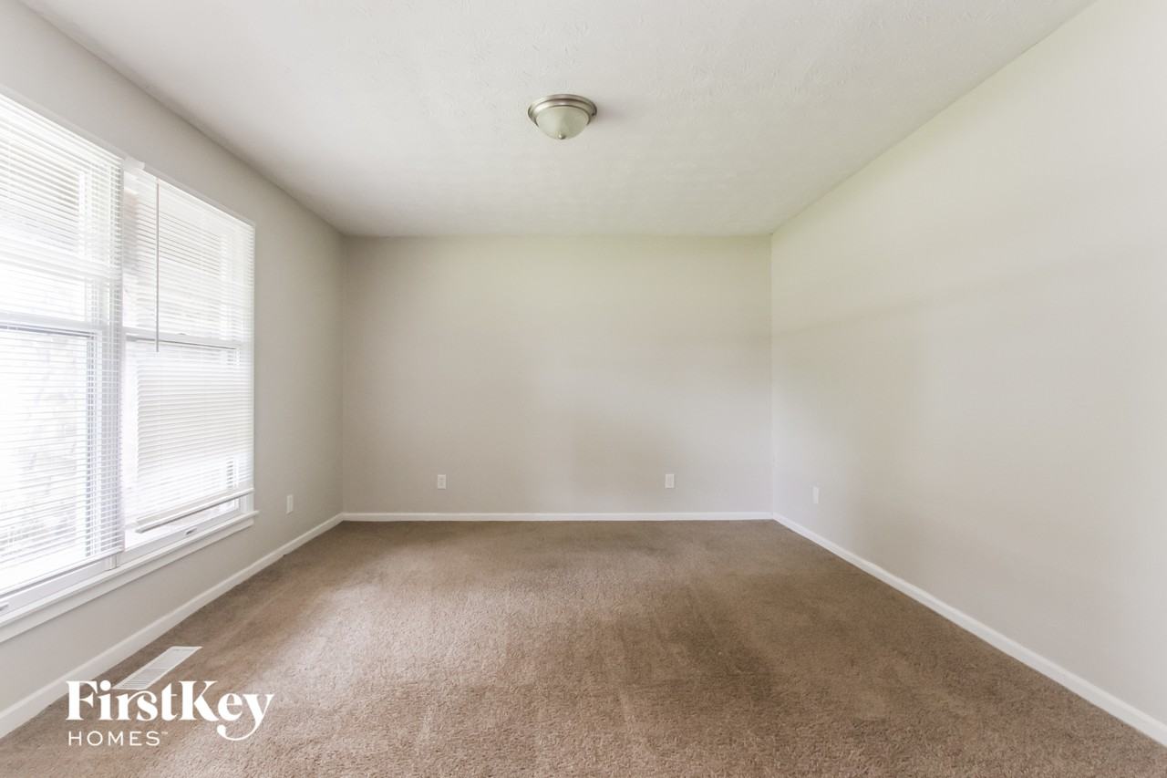 4025 Mi Casa Avenue - Photo 3 of 15