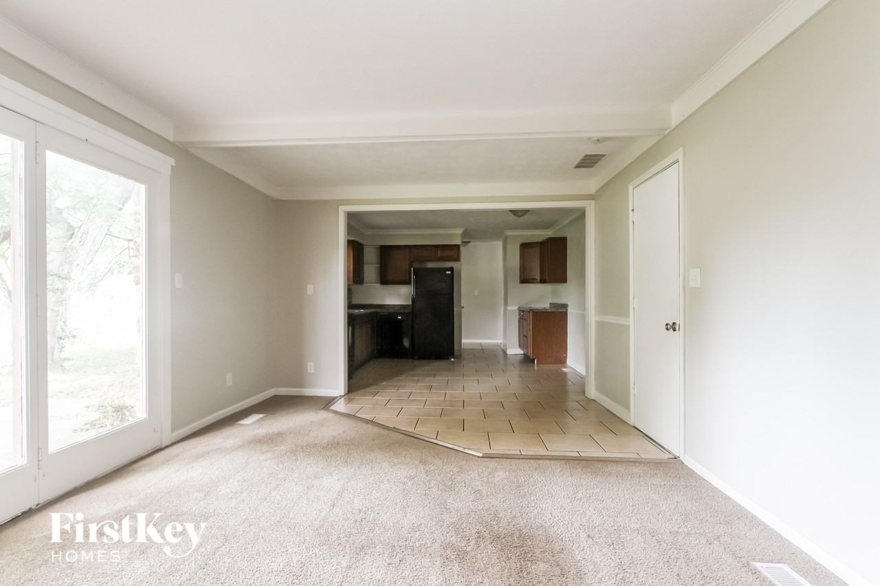 4025 Mi Casa Avenue - Photo 6 of 15