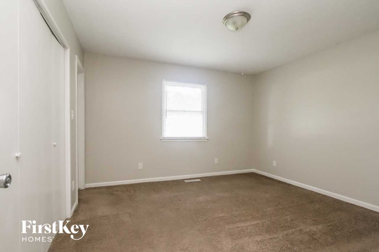 4025 Mi Casa Avenue - Photo 7 of 15