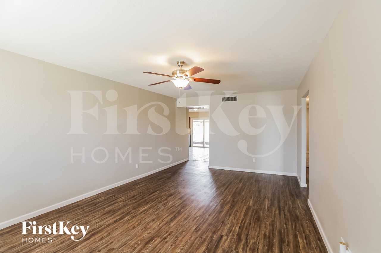 402 W Santa Cruz Dr - Photo 3 of 16