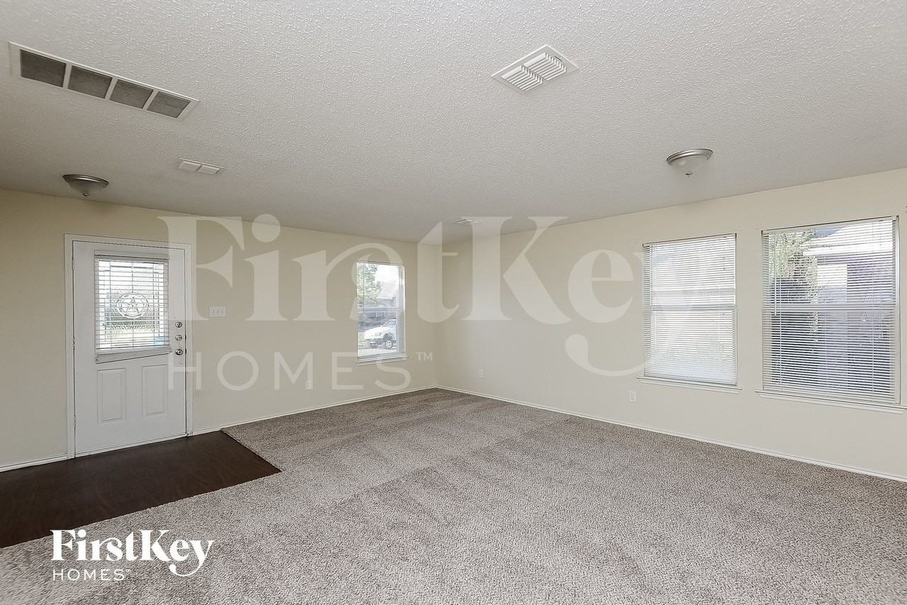 3824 Bandera Ranch Rd - Photo 2 of 15