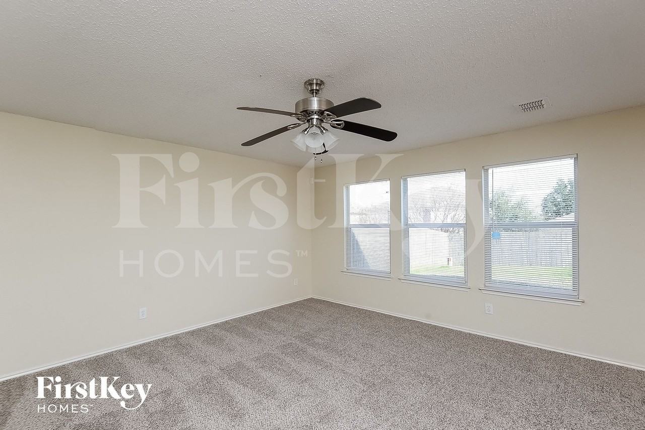 3824 Bandera Ranch Rd - Photo 5 of 15