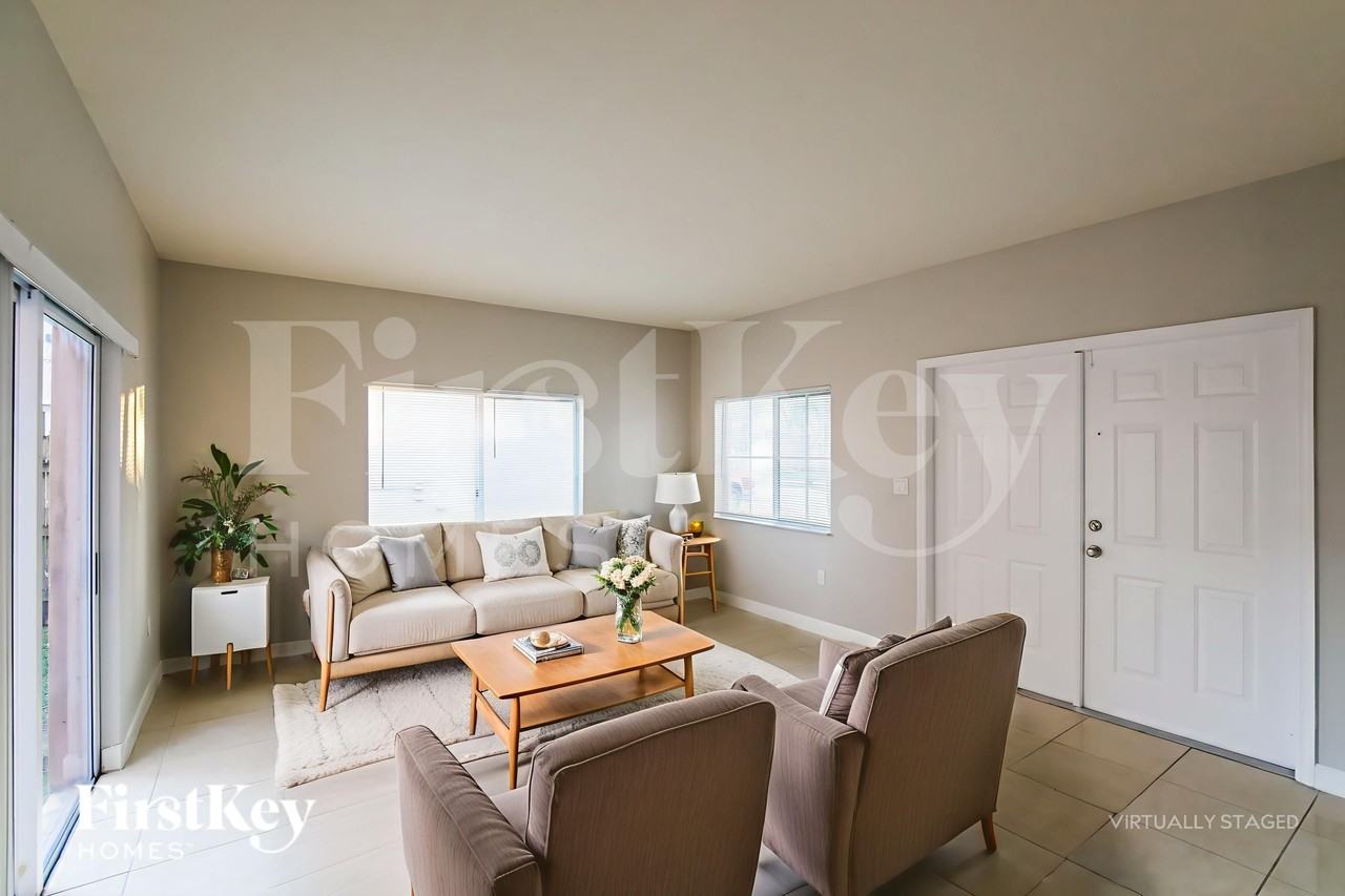 377 Homestead Avenue - Photo 3 of 19