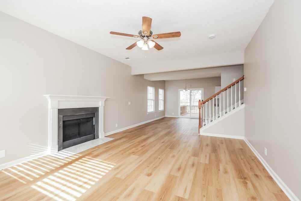 7233 Legacy Dr - Photo 5 of 17