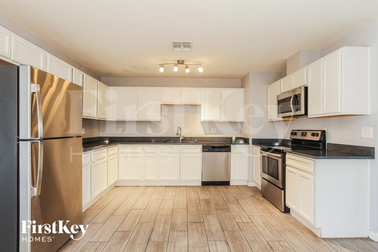 3634 W Alice Ave - Photo 6 of 15