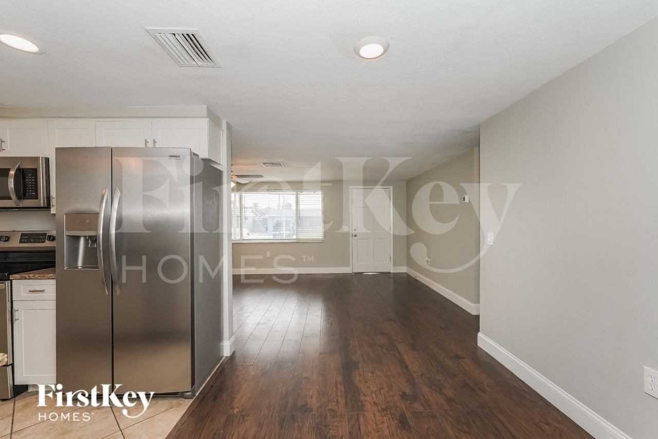 3625 Galway Dr - Photo 4 of 15