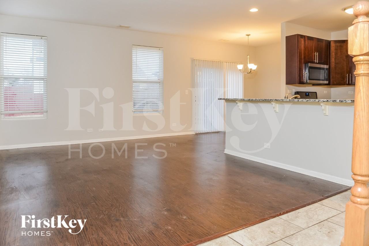 3614 Indian Head Ln - Photo 3 of 15