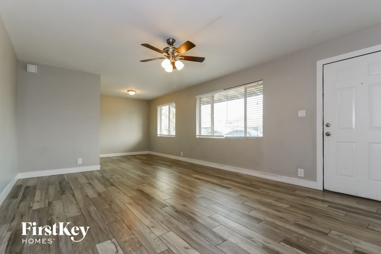 3605 West San Miguel Avenue - Photo 3 of 15