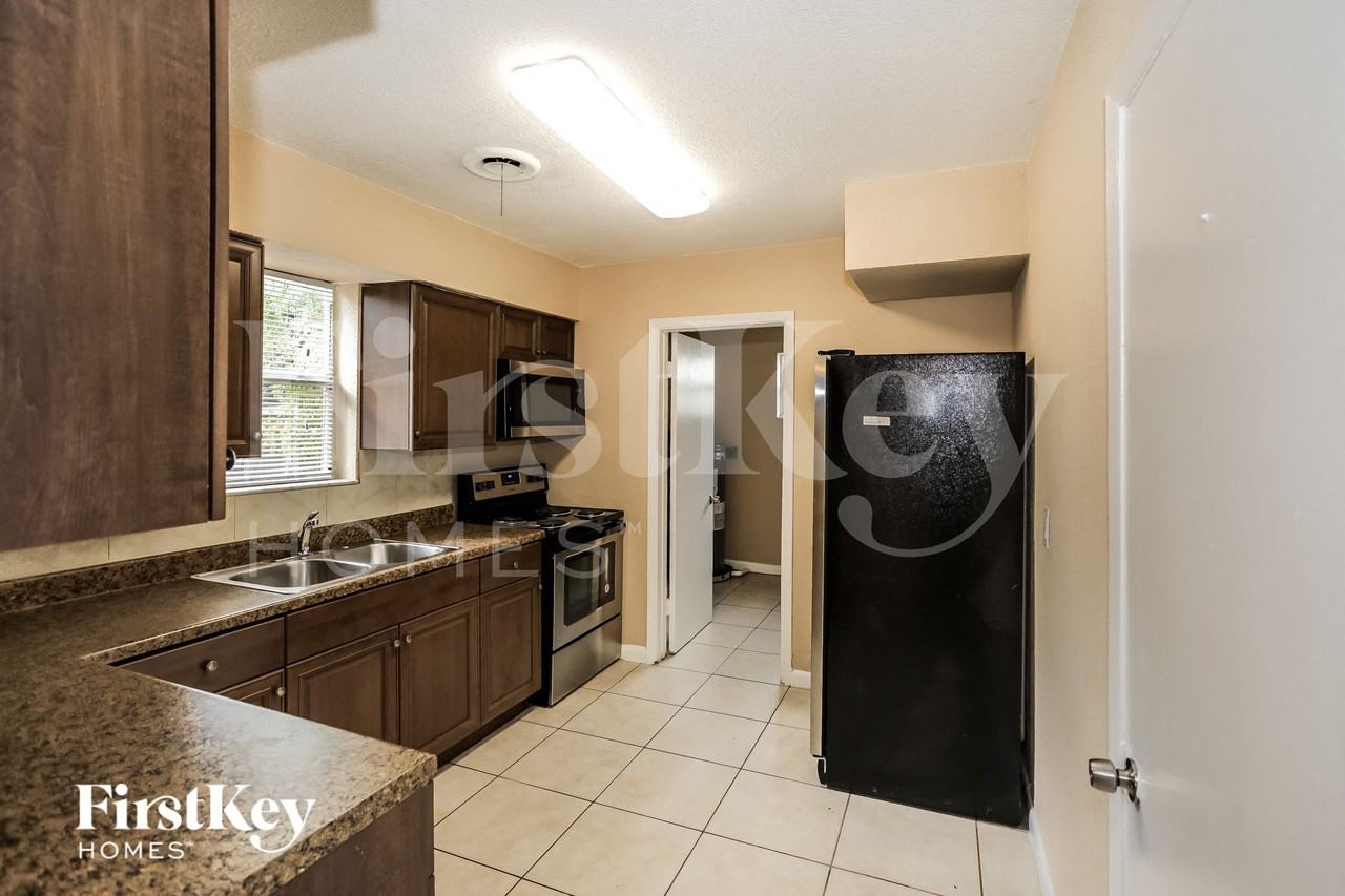 351 Sw 31st Ave - Photo 5 of 14