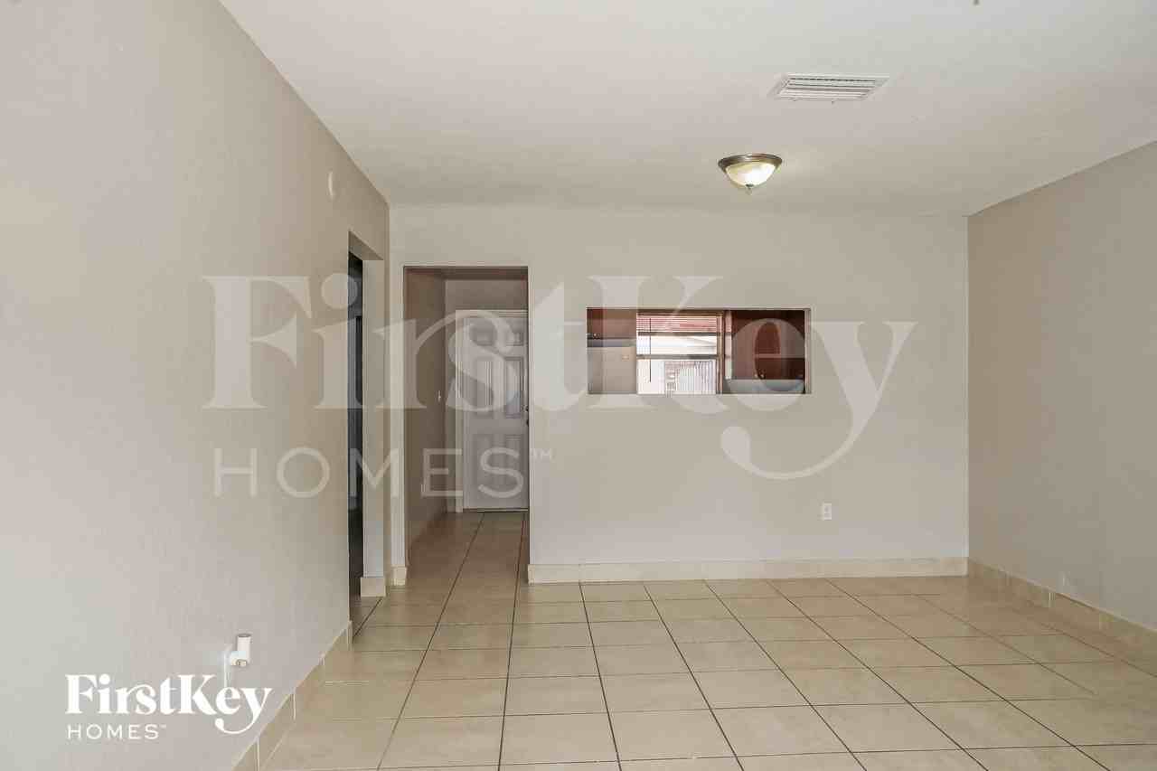 3453 Nw 191st St - Photo 3 of 15