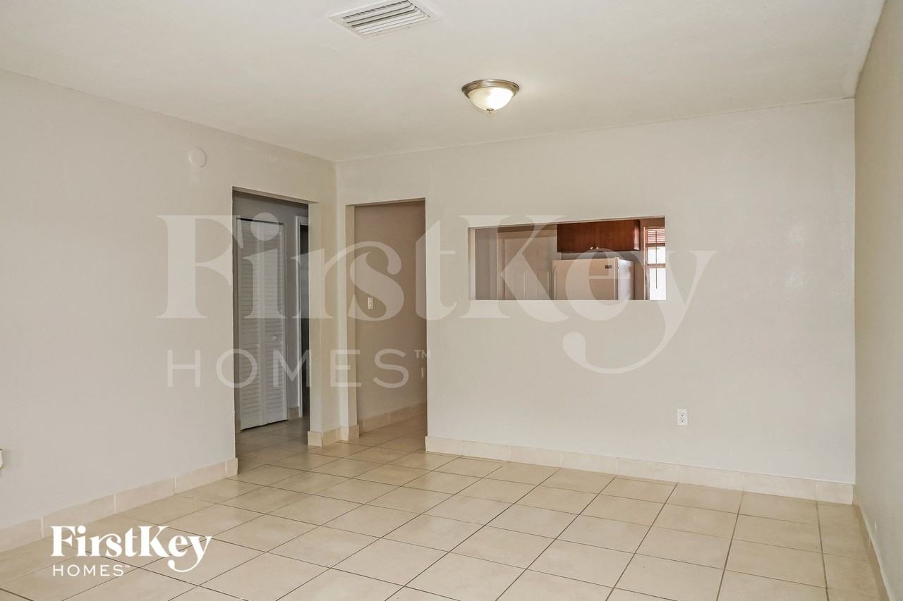 3453 Nw 191st St - Photo 4 of 15