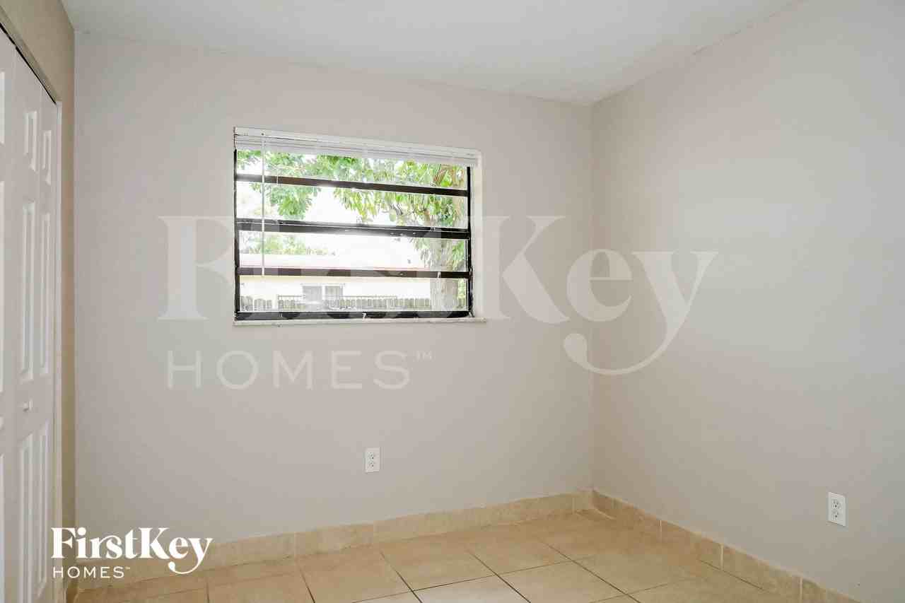 3453 Nw 191st St - Photo 7 of 15