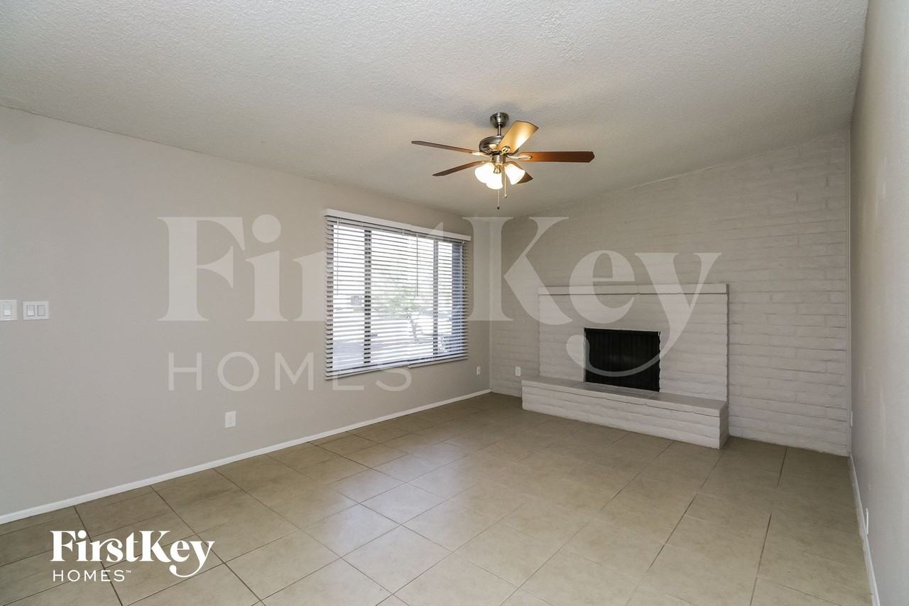 339 W Santa Cruz Dr - Photo 2 of 15