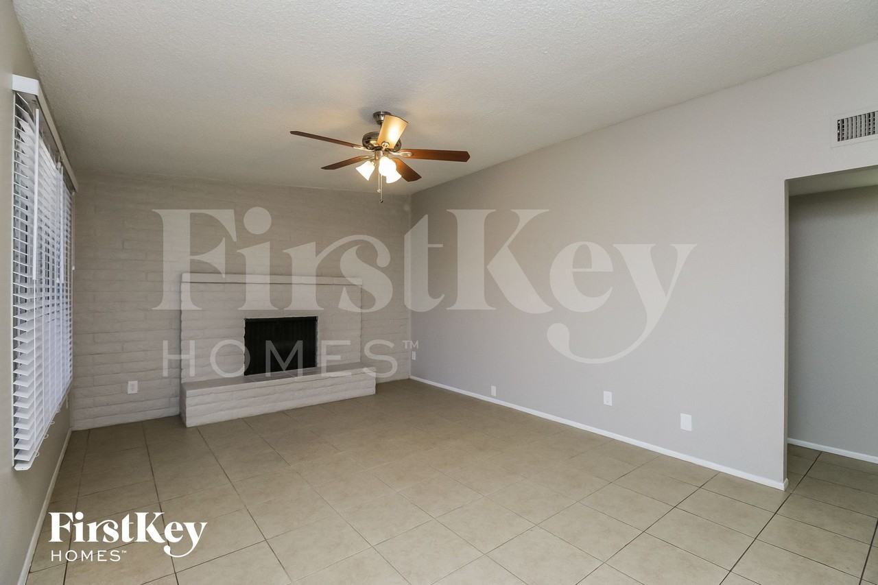 339 W Santa Cruz Dr - Photo 3 of 15