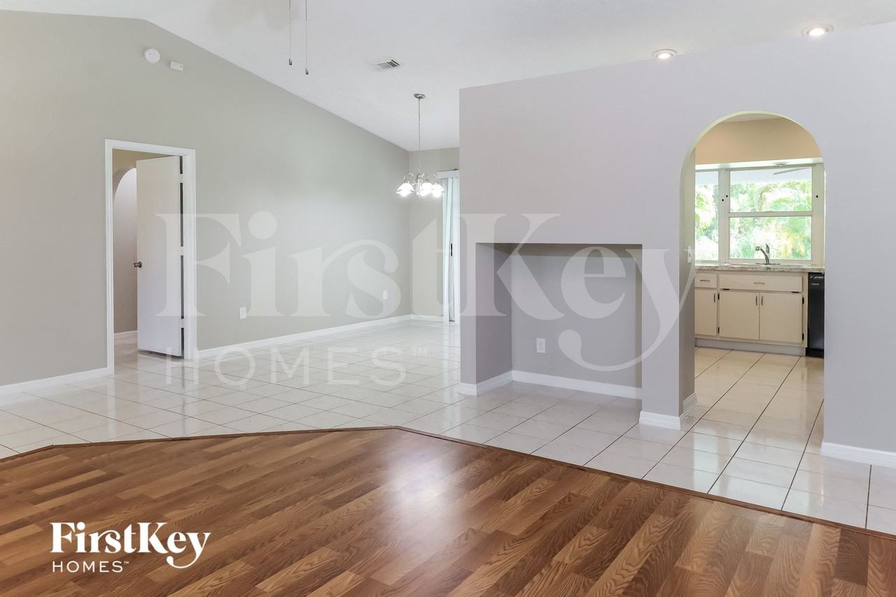 3265 Southwest Escarole Street - Photo 5 of 15