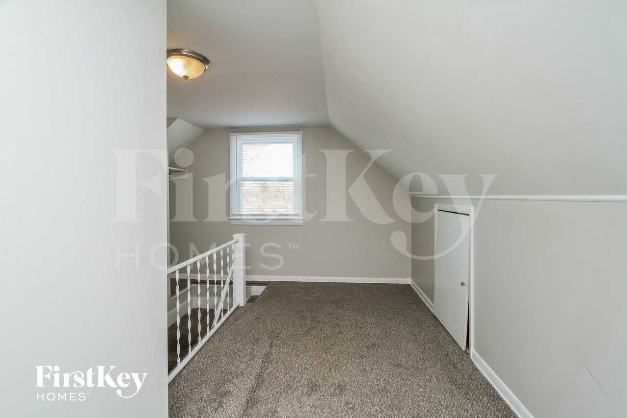 326 Clyde Ave - Photo 6 of 15