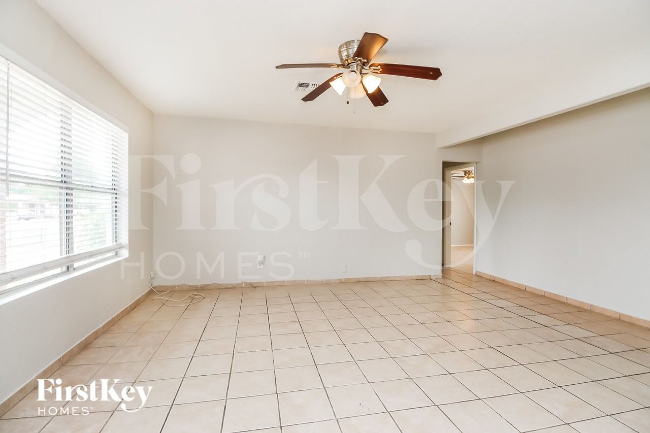 3250 North 26th Place - Photo 2 of 16