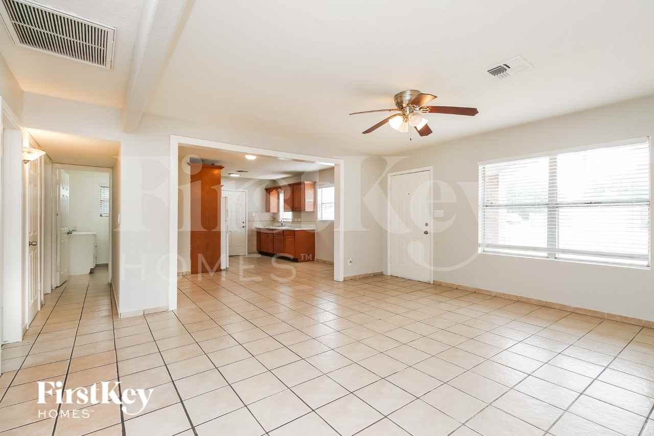 3250 North 26th Place - Photo 4 of 16