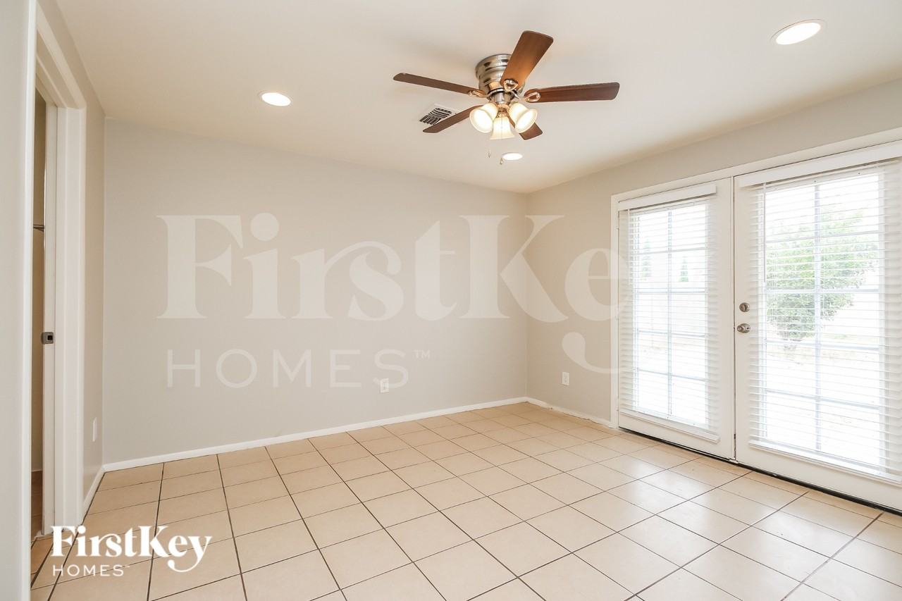 3250 North 26th Place - Photo 7 of 16