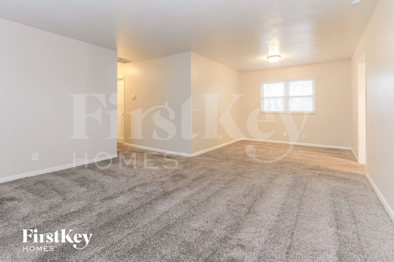 324 Hopkins Rd - Photo 3 of 15