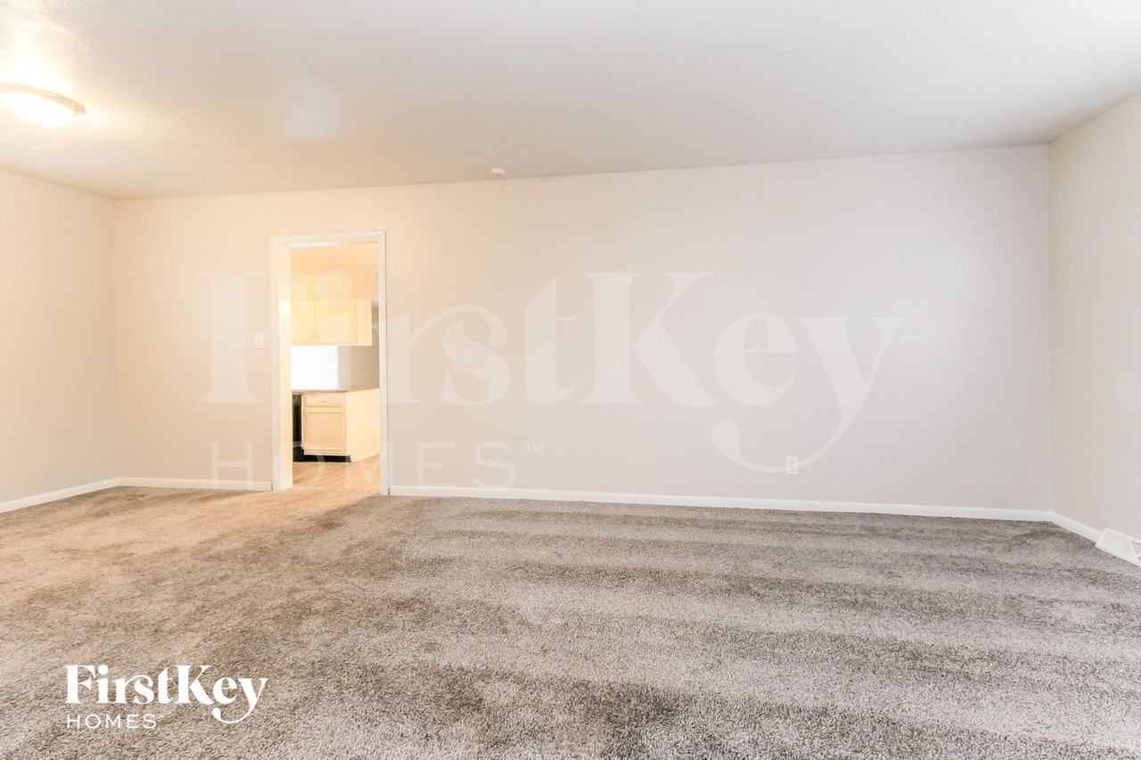 324 Hopkins Rd - Photo 4 of 15