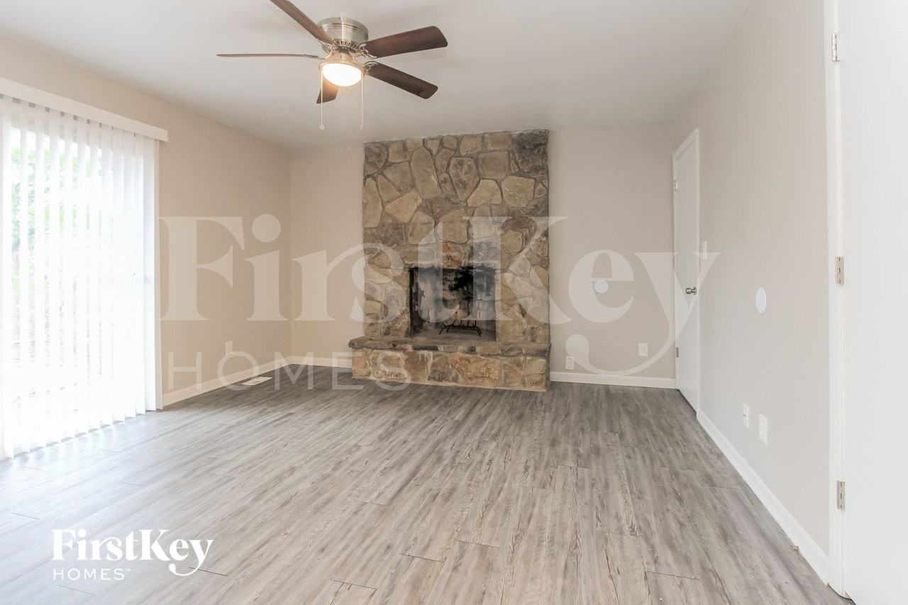 324 Hopkins Rd - Photo 7 of 15