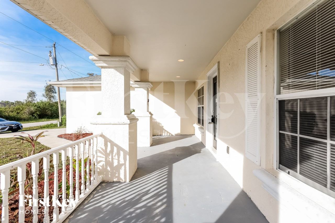 3204 61st St W - Photo 2 of 16