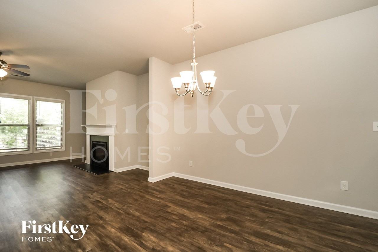 3136 Baylor Cir - Photo 3 of 15