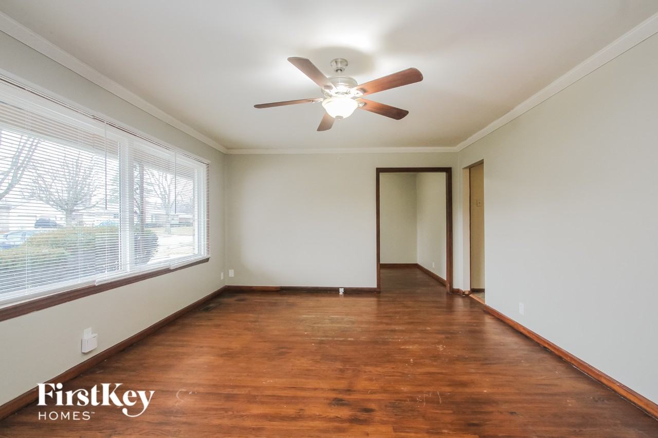 311 N Boehning St - Photo 2 of 16