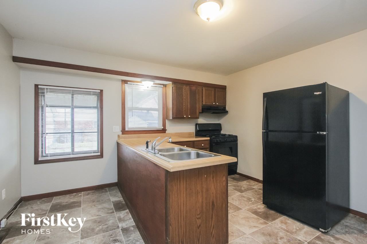 311 N Boehning St - Photo 4 of 16