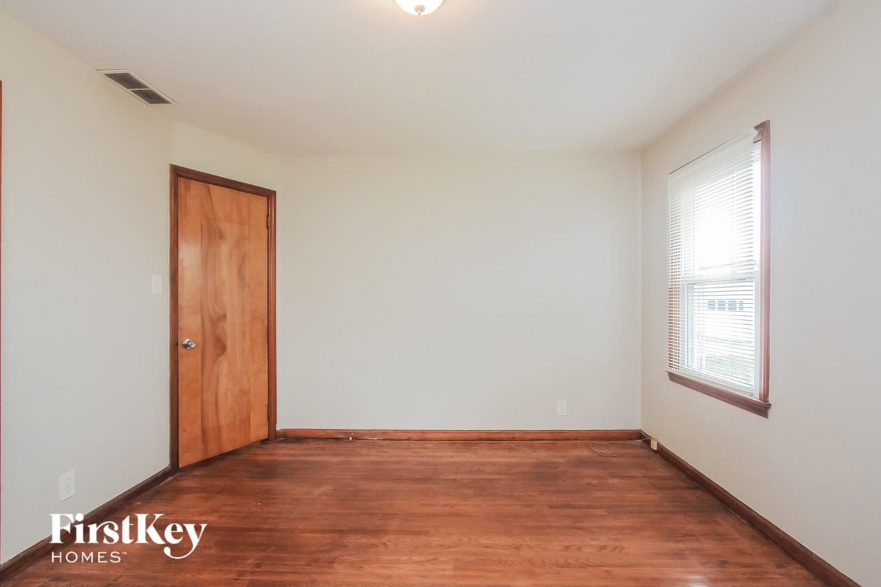 311 N Boehning St - Photo 6 of 16