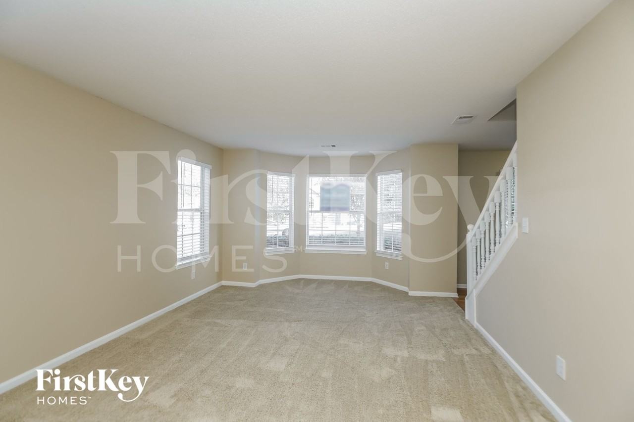 3103 Lonetree Pt - Photo 3 of 15