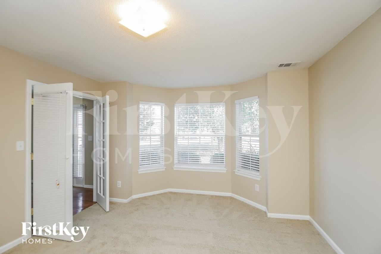 3103 Lonetree Pt - Photo 5 of 15