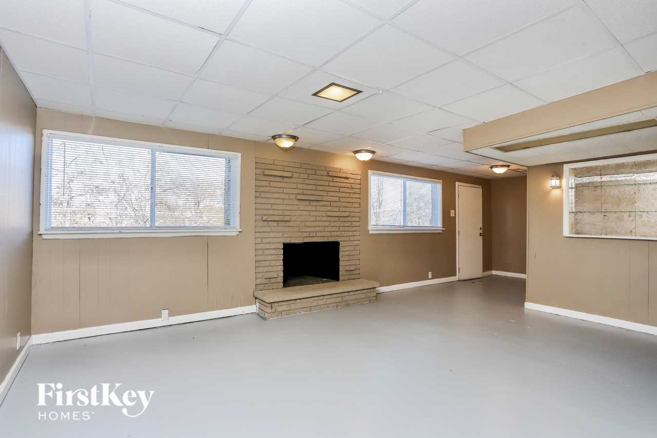 31 Delores Drive - Photo 3 of 15
