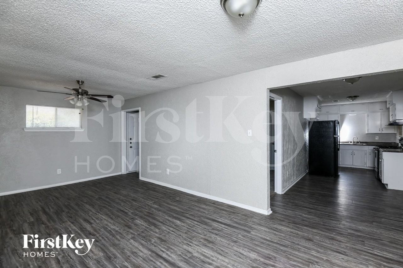 308 Bluebonnet Street - Photo 2 of 15