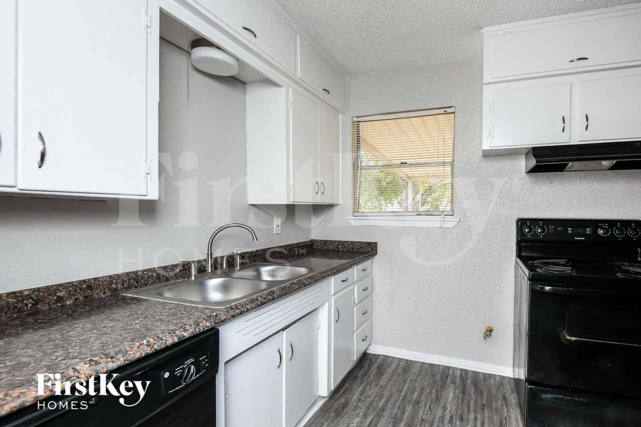 308 Bluebonnet Street - Photo 6 of 15