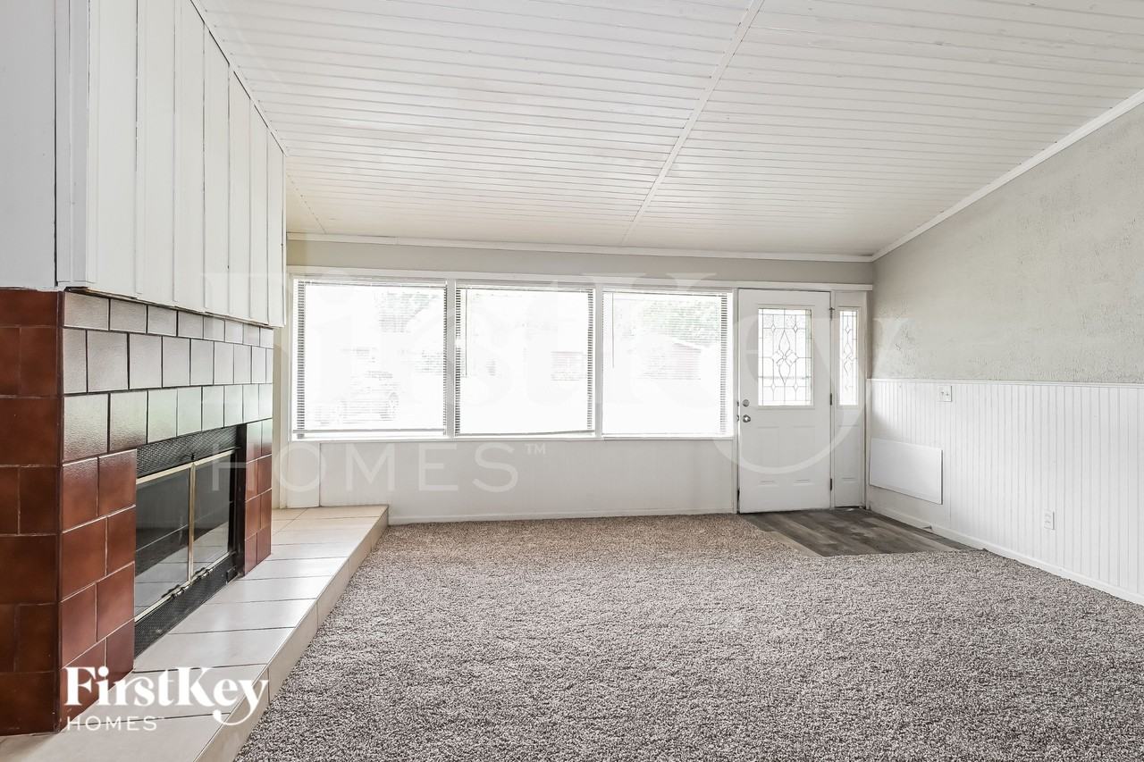 3045 Kingsley Dr - Photo 4 of 16