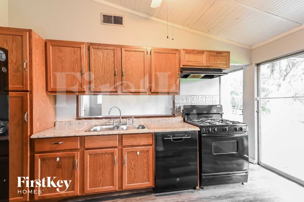 3045 Kingsley Dr - Photo 6 of 16