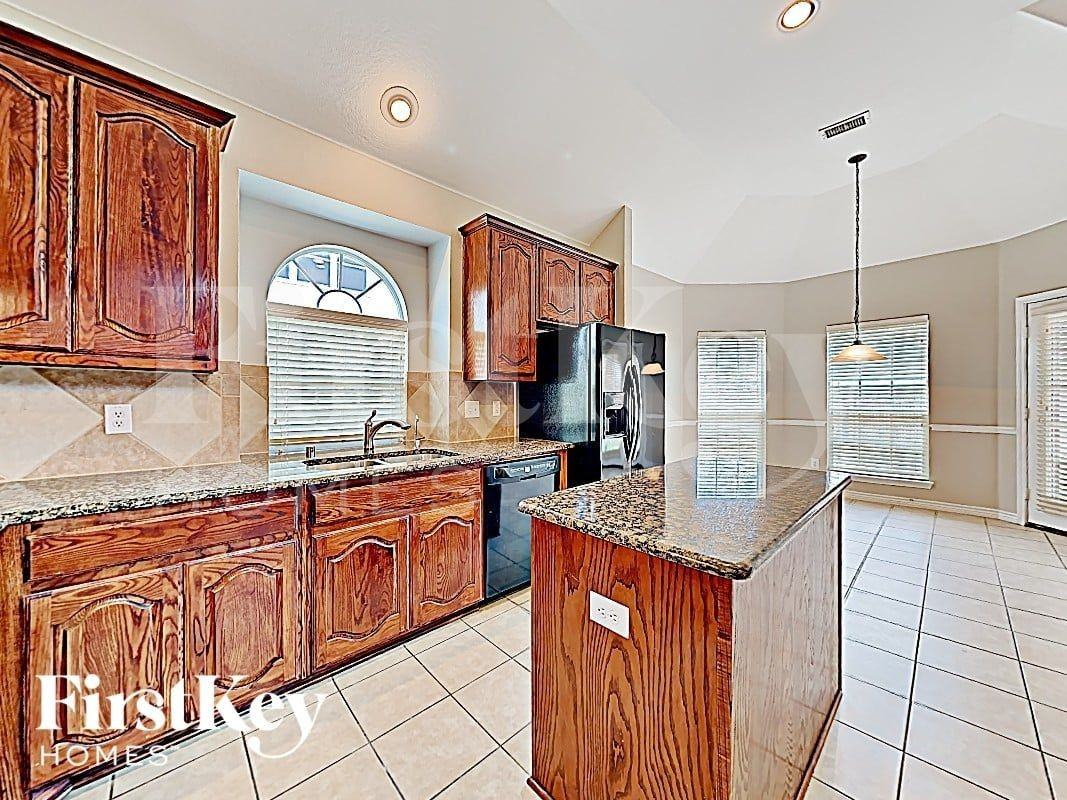 304 Wisteria Way - Photo 4 of 17