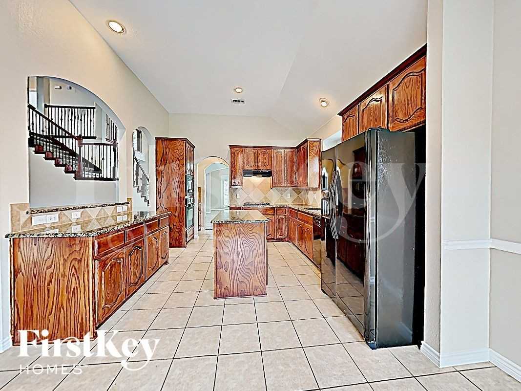 304 Wisteria Way - Photo 5 of 17