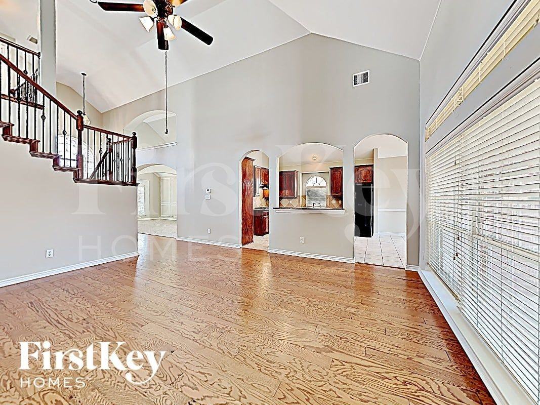 304 Wisteria Way - Photo 7 of 17