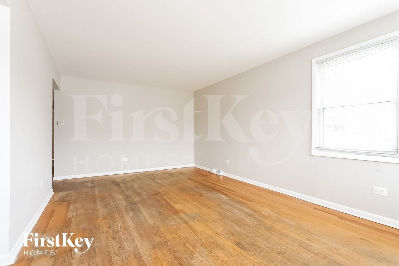 3028 141st St - Photo 3 of 15