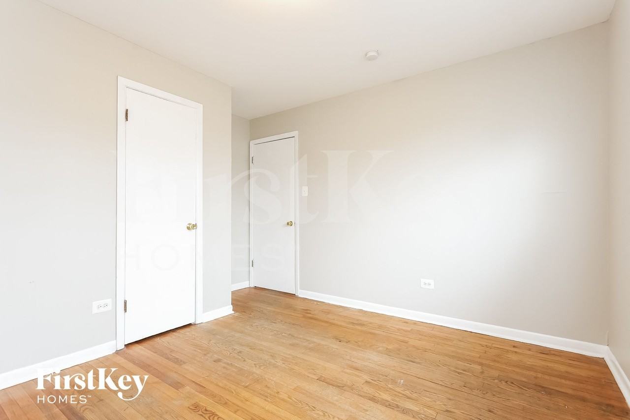 3028 141st St - Photo 6 of 15