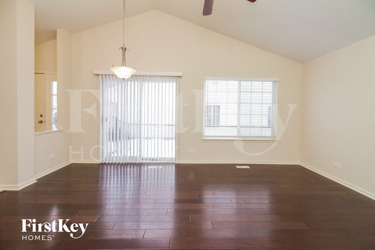 3023 Impressions Dr - Photo 3 of 15