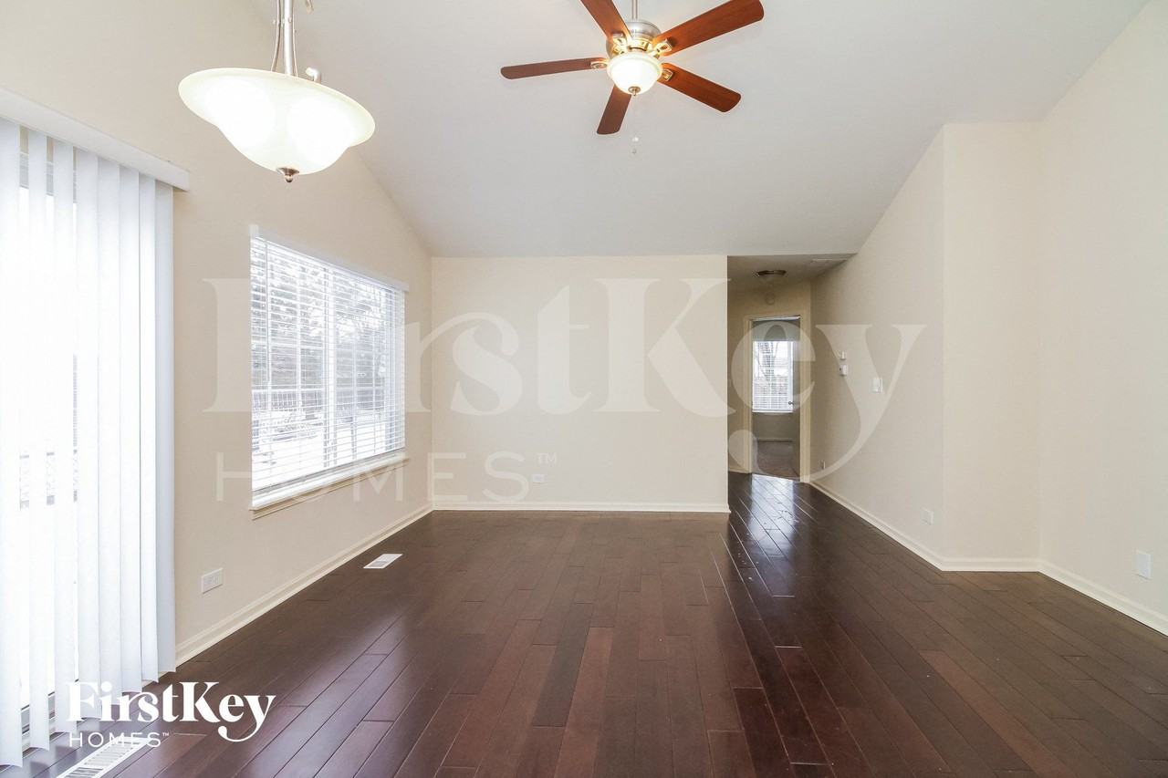 3023 Impressions Dr - Photo 4 of 15