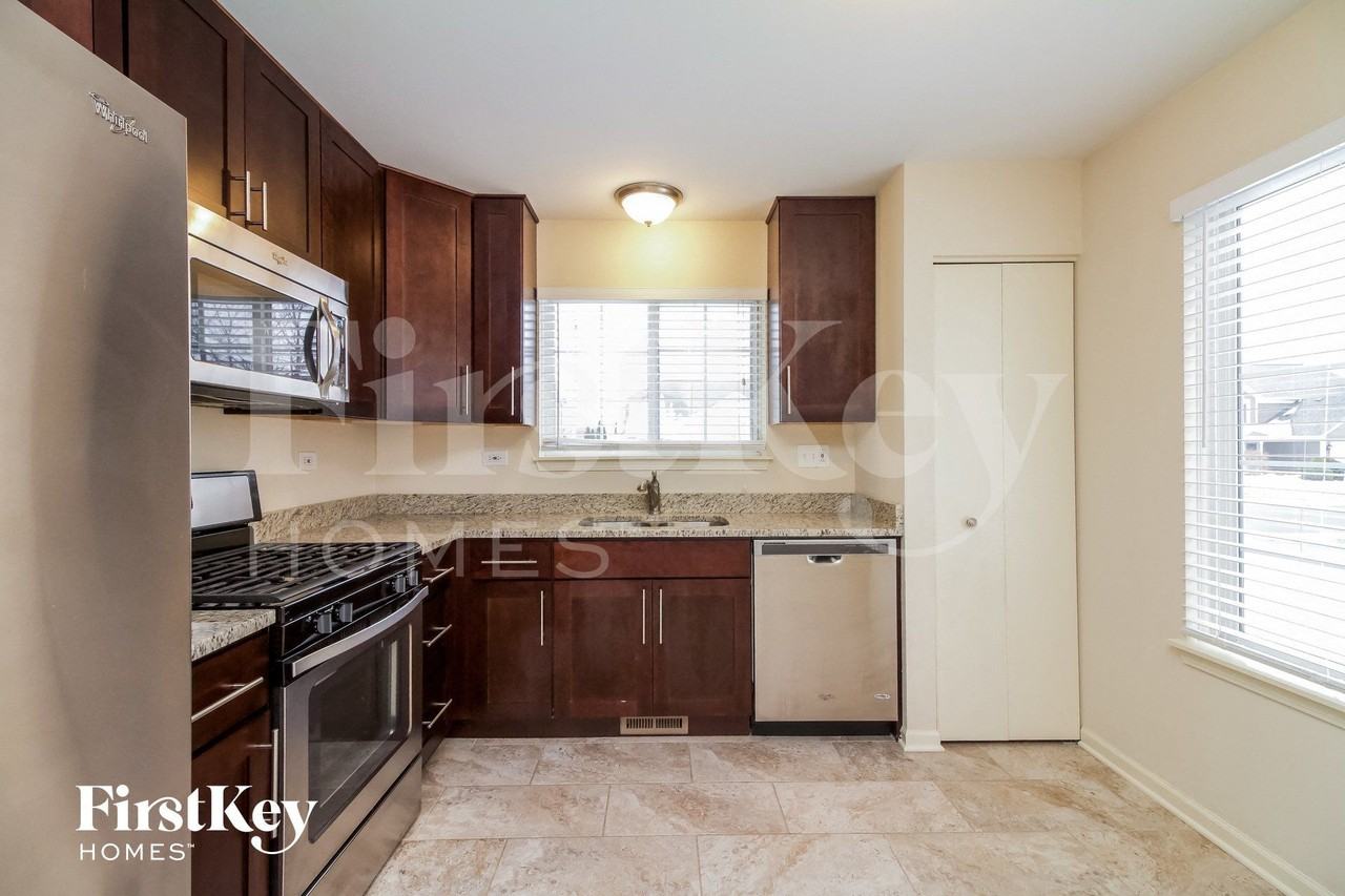 3023 Impressions Dr - Photo 5 of 15