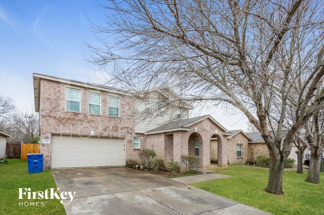 3010 Dusty Oak Dr - Photo 2 of 15