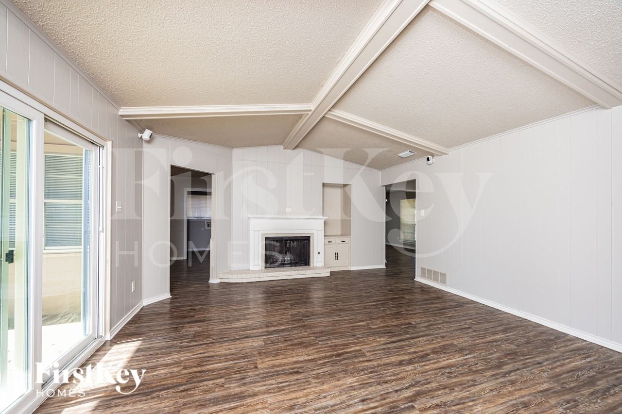 2912 Yorktown Road - Photo 5 of 19