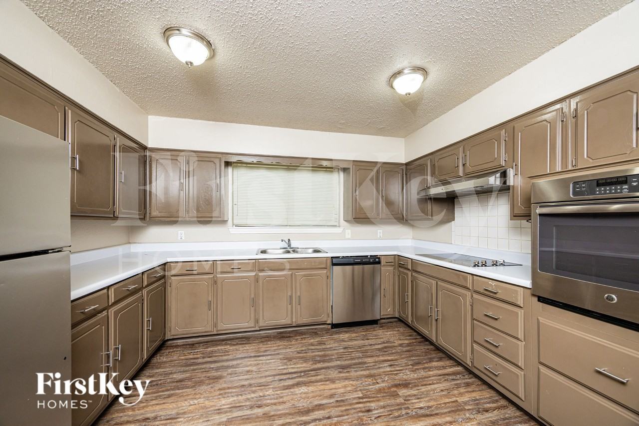 2912 Yorktown Road - Photo 6 of 19